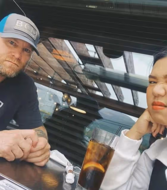 恭喜恭喜!TVB女歌手獲外籍男友雪地下跪求婚,今年中才公開戀情