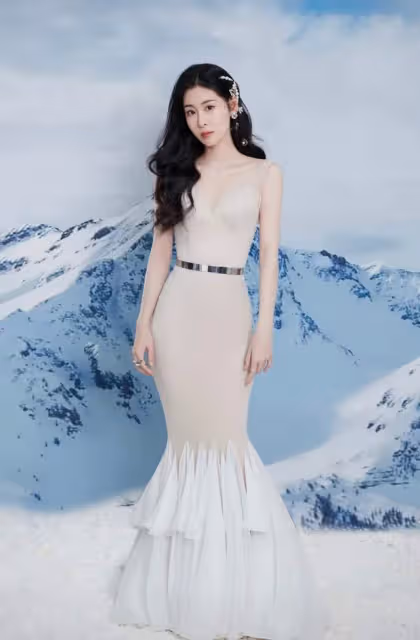 北京衛視戶外辦晚會,楊坤凍到鼻子通紅,多位女星穿弔帶裙秀身材