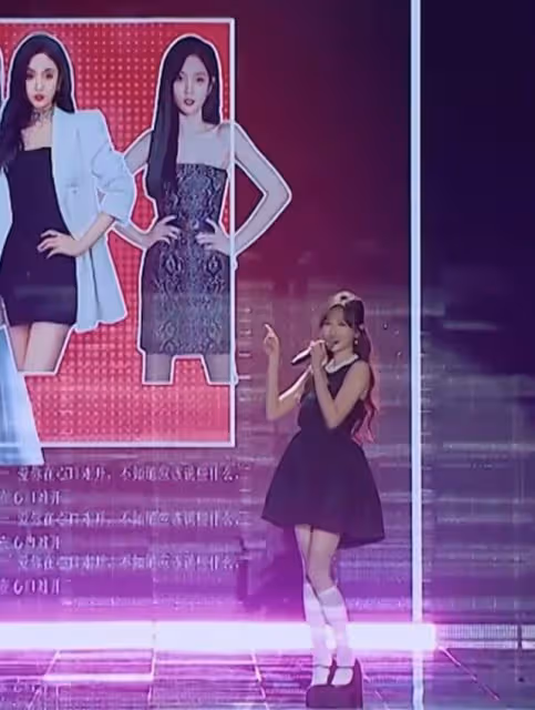 北京衛視戶外辦晚會,楊坤凍到鼻子通紅,多位女星穿弔帶裙秀身材