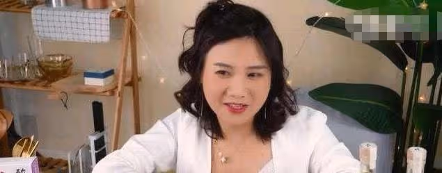密子君：16分鐘吃完10桶火雞面，坐擁千萬粉絲，是真吃還是催吐？
