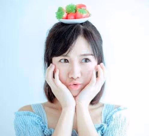 密子君：16分鐘吃完10桶火雞面，坐擁千萬粉絲，是真吃還是催吐？