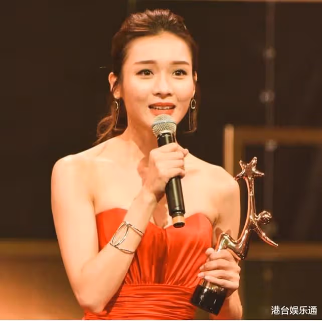 打入內地市場沒戲,拉抬香港收視率無望,李佳芯已成TVB負資產?