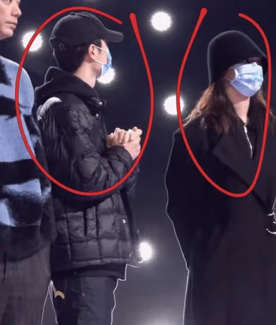 王一博「湖南跨年」彩排現場:現在女生旁很乖巧,眼神卻亮了