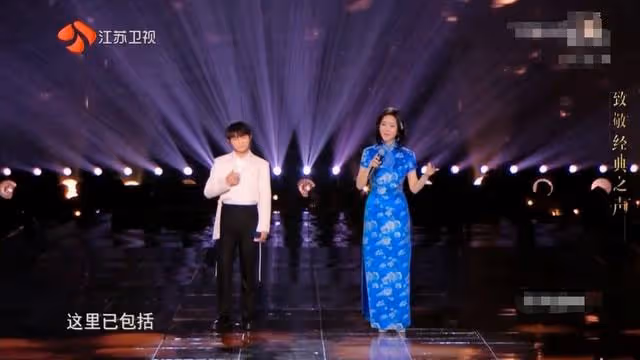 江蘇跨年槽點多:張靚穎穿「開襠褲」,李宇春又壓軸,關牧村破音