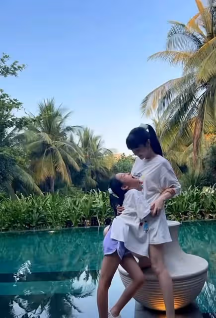 告別2021!牛莉送祝福,馮鞏自曝登三台春晚,趙雅芝曬美照慶新年