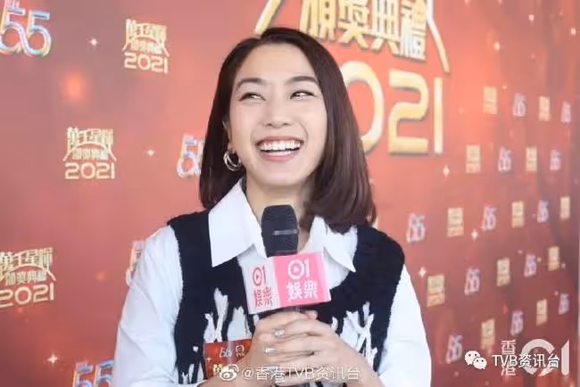 萬千星輝2021|何依婷入圍「女配」五強打定輸數:拿獎講緣份!