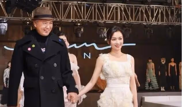 又一明星翻車?張庭夫婦被凍結6億資金,「傳銷」騙局再現?