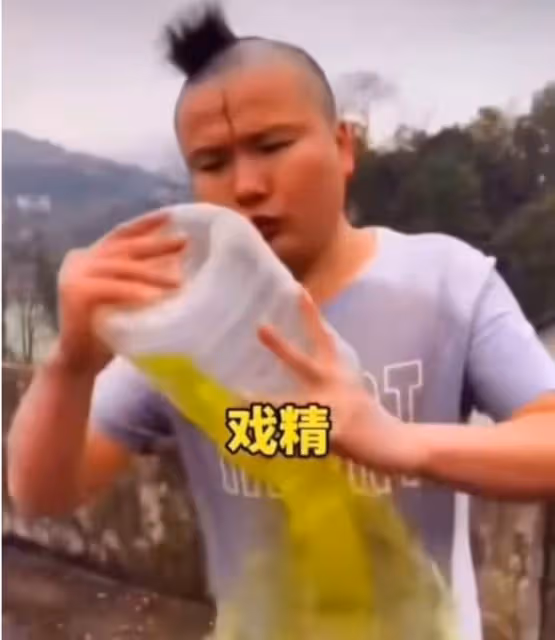 比起牛愛芳春花的人設崩塌，蜀中桃子姐的清醒與真實，真叫人佩服