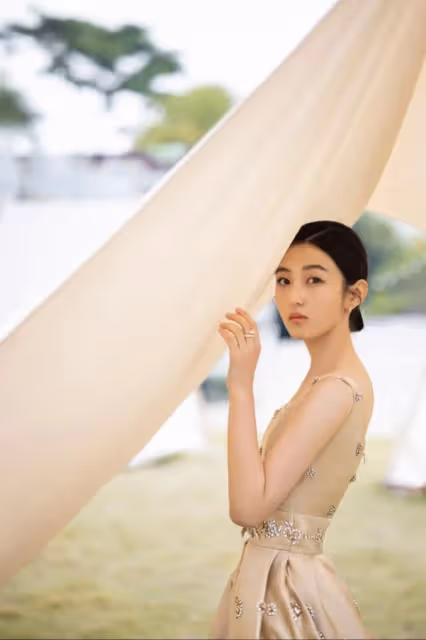 娛記說:鄭爽賊心不死?王俊凱走根正苗紅路線?金晨委曲求全?鄧超耍大牌?