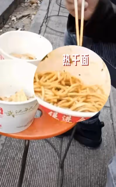 眾星迎新年!謝霆鋒路邊吃早餐,伊能靜曬全家福,田震海外送祝福