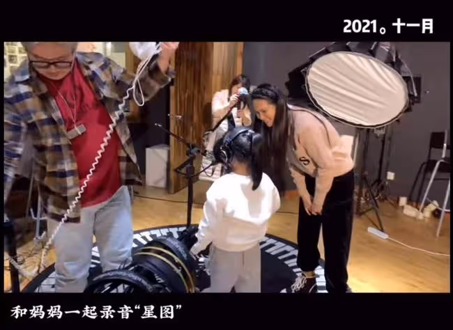 眾星迎新年!謝霆鋒路邊吃早餐,伊能靜曬全家福,田震海外送祝福
