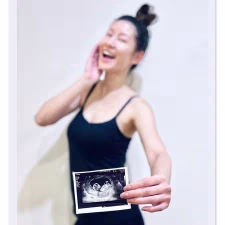 2022年第1發喜訊!36歲男星喜迎二胎,名模妻子懷孕3月身材仍纖細