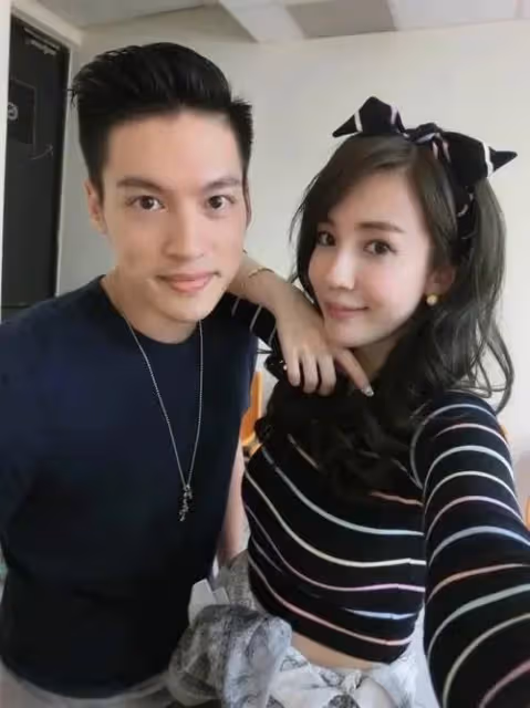 2022年第1發喜訊!36歲男星喜迎二胎,名模妻子懷孕3月身材仍纖細