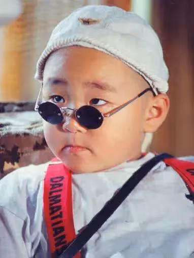 從不怨天尤人!昔日童星「千萬身家被父母敗光」不灰心 「認命打工貼補家用」再復出演藝圈