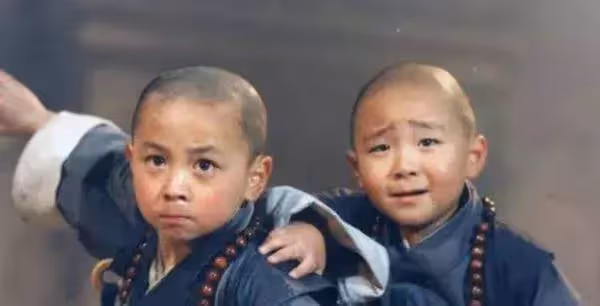 從不怨天尤人!昔日童星「千萬身家被父母敗光」不灰心 「認命打工貼補家用」再復出演藝圈