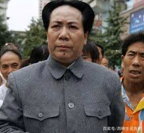 2006年,她參加選秀節目回鄉後走紅,50歲成毛主席唯一女特型演員