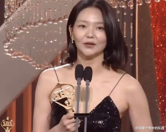 金素妍獲得SBS演技大賞,宋慧喬再次陪跑