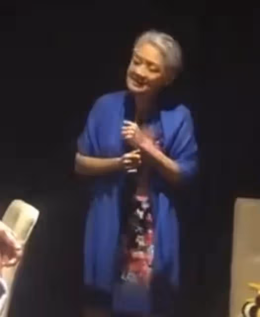 驚喜！73歲香港知名女歌手罕見露面獻唱，曾不幸患上乳癌歷經坎坷