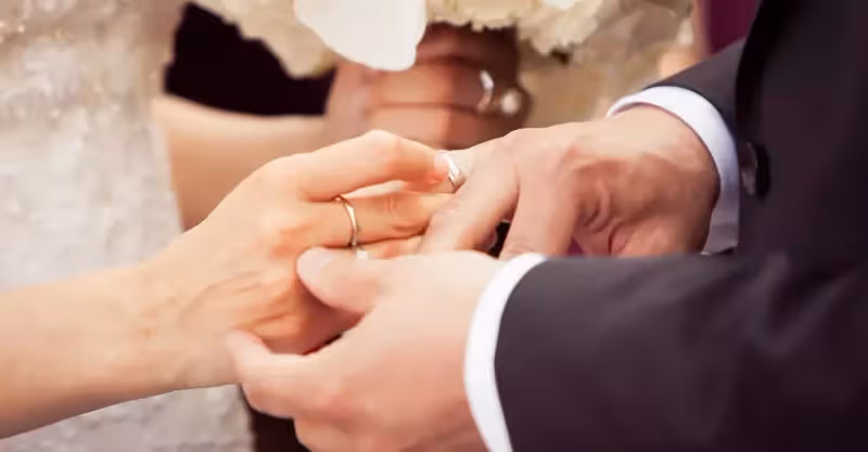 「懷孕7個月了還想要彩禮？有本事別嫁」婚禮上鳳凰男崩潰：真狠