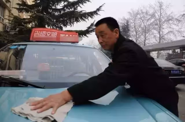 「早知如此,我寧願讓孩子啃老」,母親到了晚年,道出了心聲