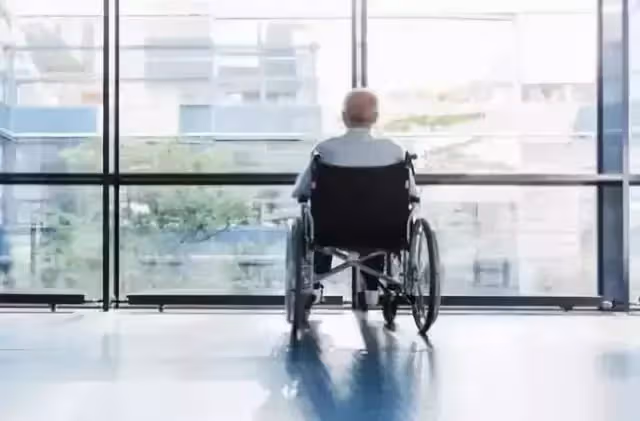 「早知如此,我寧願讓孩子啃老」,母親到了晚年,道出了心聲