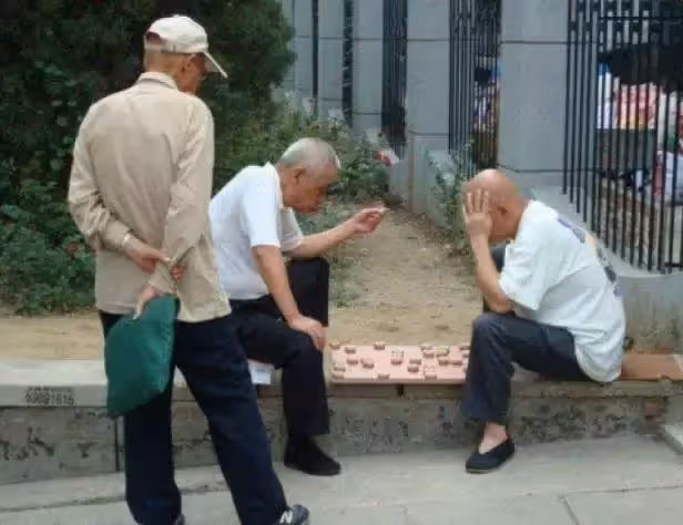 「早知如此,我寧願讓孩子啃老」,母親到了晚年,道出了心聲