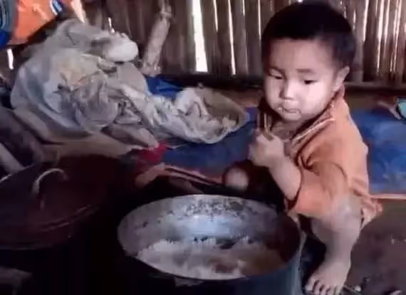 父去世母出走!5歲小男孩「獨自生活」一鍋米飯吃幾天卻拒絕領養 「我要等媽媽回來」眾人泛淚:渴望愛的孩子讓人心疼
