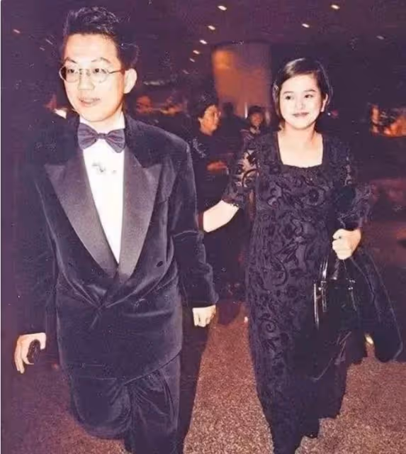 22歲嫁入豪門，5年後成為香港人的笑料，前夫一句話讓她身敗名裂