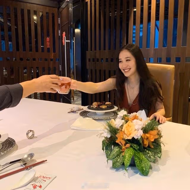 李連杰為利智慶60大壽,畫面溫馨幸福難掩,兩女兒超高顏值搶鏡