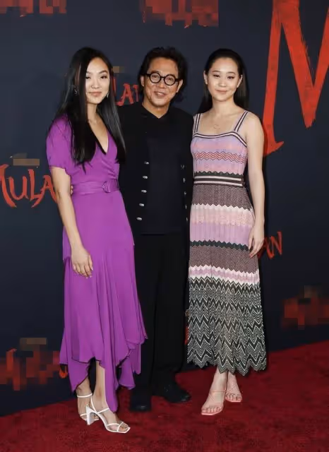 李連杰為利智慶60大壽,畫面溫馨幸福難掩,兩女兒超高顏值搶鏡