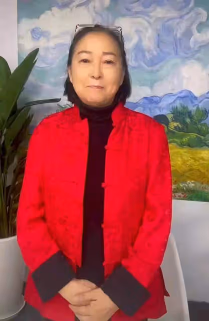 68歲台灣老戲骨現身北京天安門，觀看升旗熱淚盈眶，感嘆回家真好