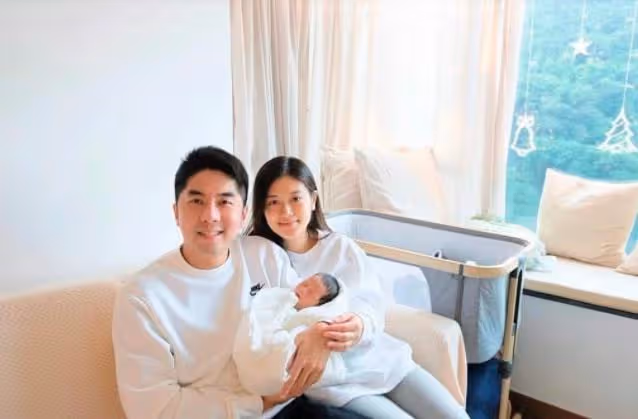 新年又有新孩子!33歲女星官宣生女,曬全家福寶寶高顏值更像媽媽