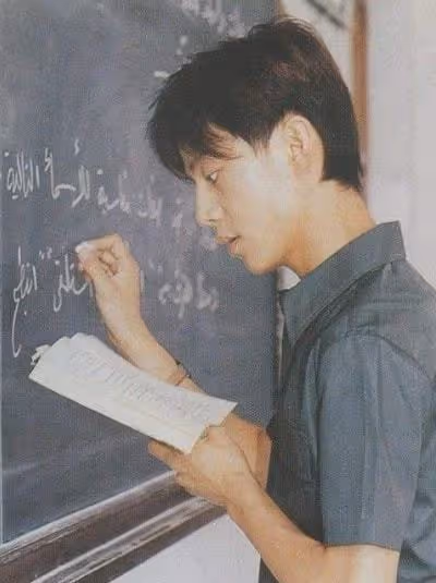 從「零差評」主持人到「老賴之子」，何炅就這樣改寫了自己的結局