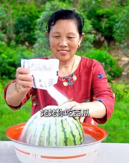 "山村網紅"潘姥姥：從負債纍纍到年入1800萬，她到底經歷了什麼？