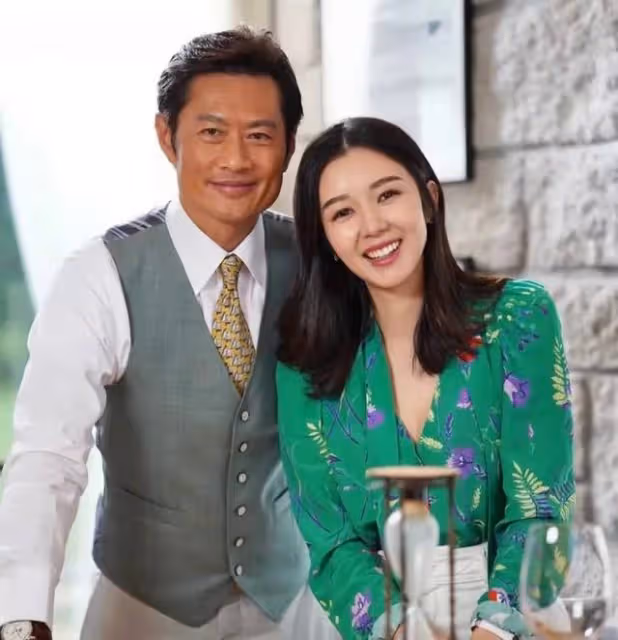 轉行2年!「十優港姐」工作努力,曬素顏照自嘲:看上去有點糟