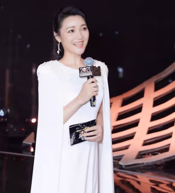 國劇盛典亮點:周群換三套禮服,掃黑風暴劇組合體,倪萍力贊劉濤
