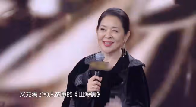 國劇盛典亮點:周群換三套禮服,掃黑風暴劇組合體,倪萍力贊劉濤