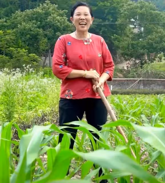 "山村網紅"潘姥姥：從負債纍纍到年入1800萬，她到底經歷了什麼？