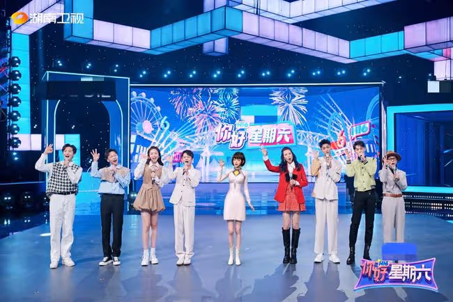 《你好星期六》開播!收視奪冠口碑卻不佳,何炅獨自撐場惹人心疼