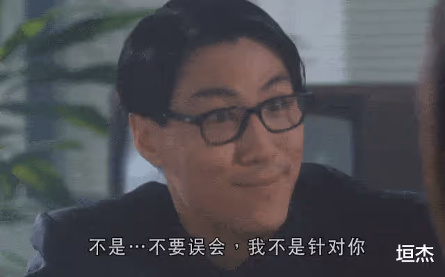 香港是大反派之一,梅艷芳的第一位男友,靠周星馳火了近30年