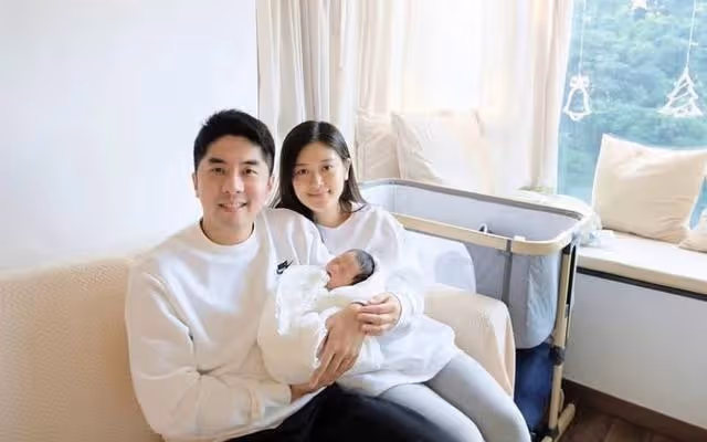 恭喜!香港著名靚模宣布平安產女,寶寶擁有大雙眼皮顏值高