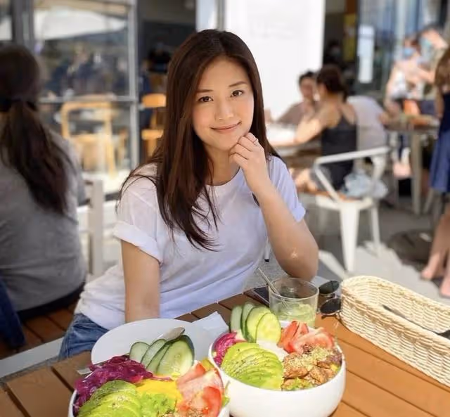 恭喜!香港著名靚模宣布平安產女,寶寶擁有大雙眼皮顏值高