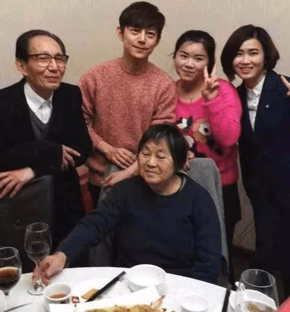 從「零差評」主持人到「老賴之子」，何炅就這樣改寫了自己的結局