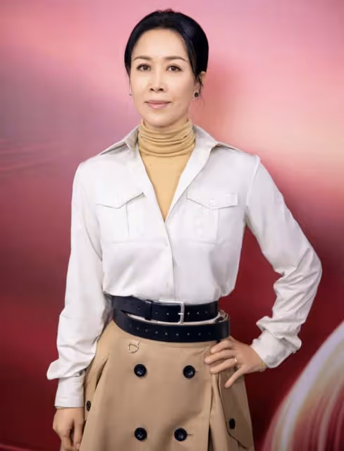 53歲知名音樂人成植物人!臥病在床僅能睜眼,姐姐悉心照顧盼奇蹟