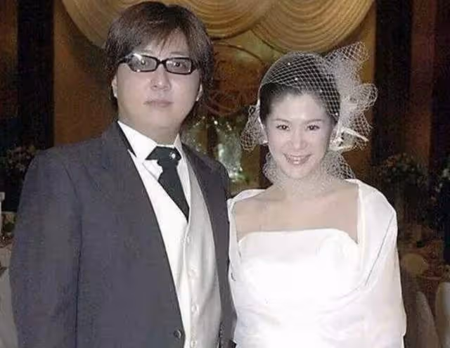 53歲知名音樂人成植物人!臥病在床僅能睜眼,姐姐悉心照顧盼奇蹟