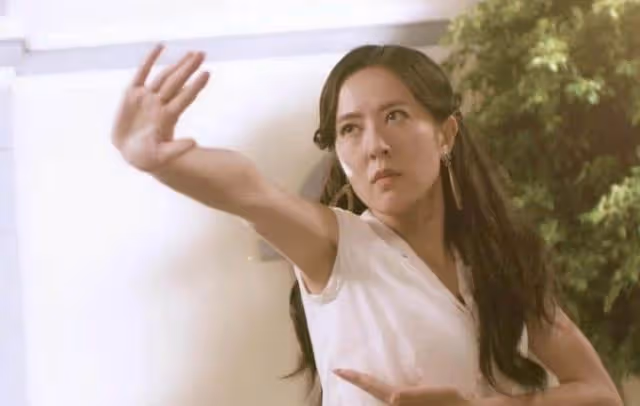 TVB新劇《鐵拳英雄》將播,視後唐詩詠打到周身傷,喊話公司加薪