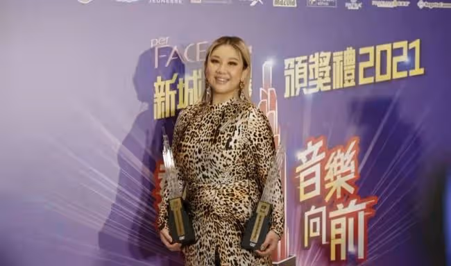 擺脫星二代標籤!沈殿霞之女出道11年首奪歌后,歌唱事業再迎高峰