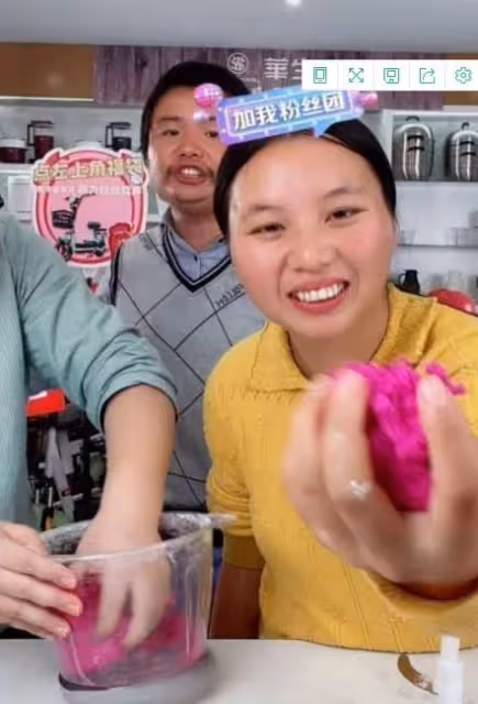從農村夫婦到漲粉千萬，「牛愛芳的小春花」是怎麼走紅的？