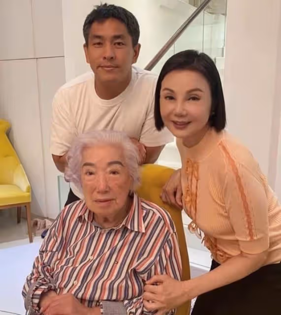 豪宅中大搞睡衣派對!65歲知名女星近況曝光,曾嫁入豪門連生5子