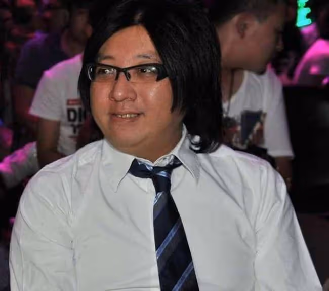 53歲袁惟仁成植物人!前妻獨自撫養倆娃,經濟壓力太大積勞成疾